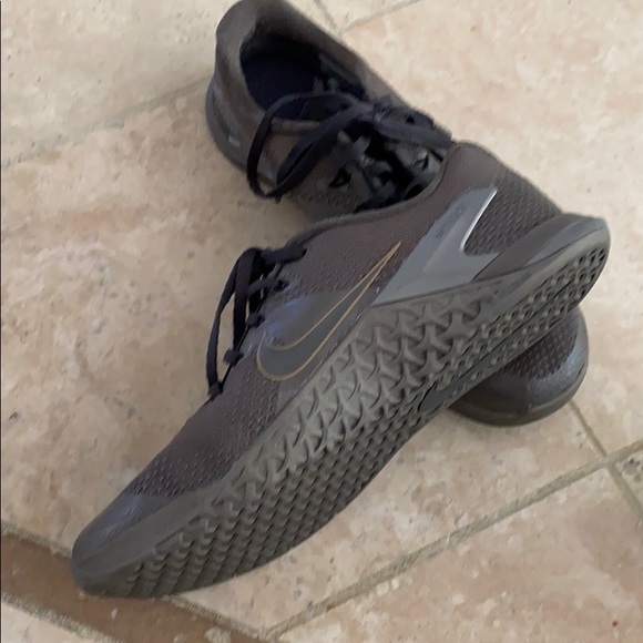 Training shoes - Picture 3 of 4